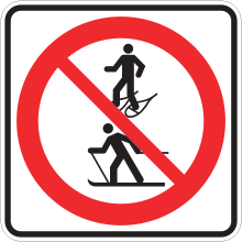 Accès interdit aux raquetteurs et aux skieurs de fond