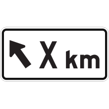 Panonceau de direction à gauche (flèche oblique) et de distance