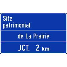 Présignalisation de sortie vers un site patrimonial (« Jct. 2 km »)