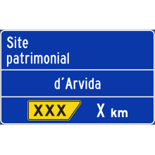 Présignalisation de sortie vers un site patrimonial (Arvida)